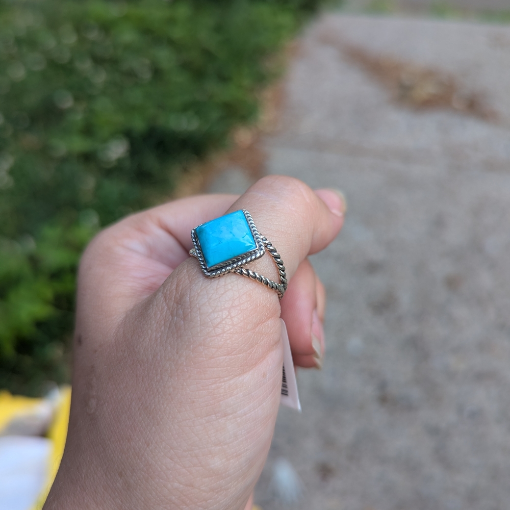 Turquoise Silver Ring - Picture 4 of 9
